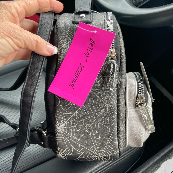 BETSEY JOHNSON MINI SPIDERWEB DOG BACKPACK - Picture 3 of 6
